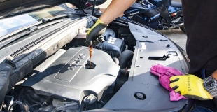 Enlever résine de pin auto