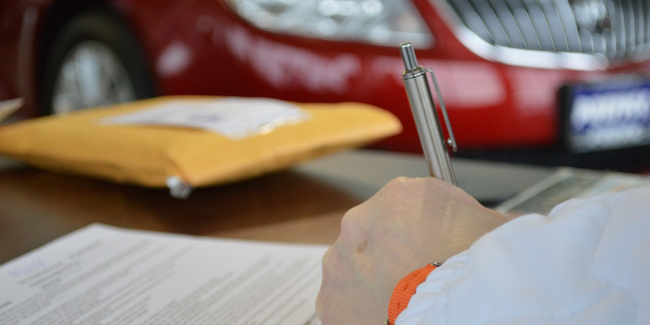 Crédit auto concessionnaire ou via la banque : le pour et le contre