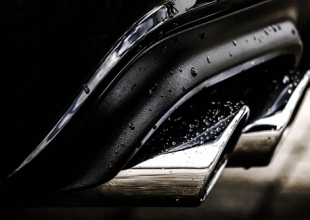 Pourquoi ma voiture rejette de la fumée noire ? Que faire ?