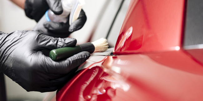 Enlever une rayure sur sa carrosserie Comment enlever une rayure profonde  sur la carrosserie d'une voiture