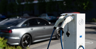 Bornes de recharge en entreprise : quelle obligation ? Quel coût ?