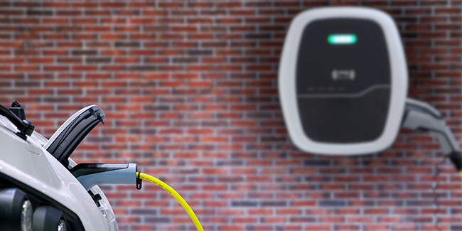 Borne de recharge murale ou wallbox : laquelle choisir ?