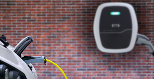 Borne de recharge murale ou wallbox : laquelle choisir ?